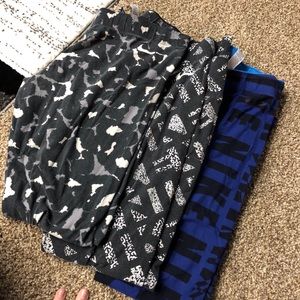 3 pairs of Nike yogas!